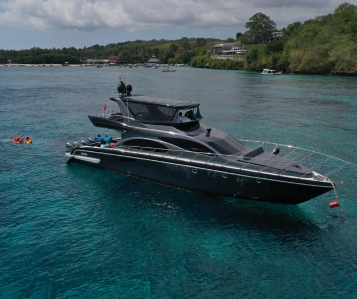 HALF DAY NUSA DUA AREA-EM 17  YACHT (10-15 PERSON)