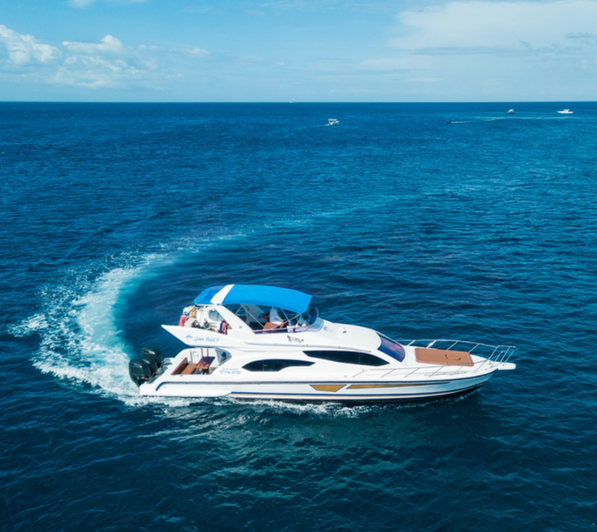 HALF DAY NUSA DUA AREA-Q18 YACHT (15-17 PERSON)