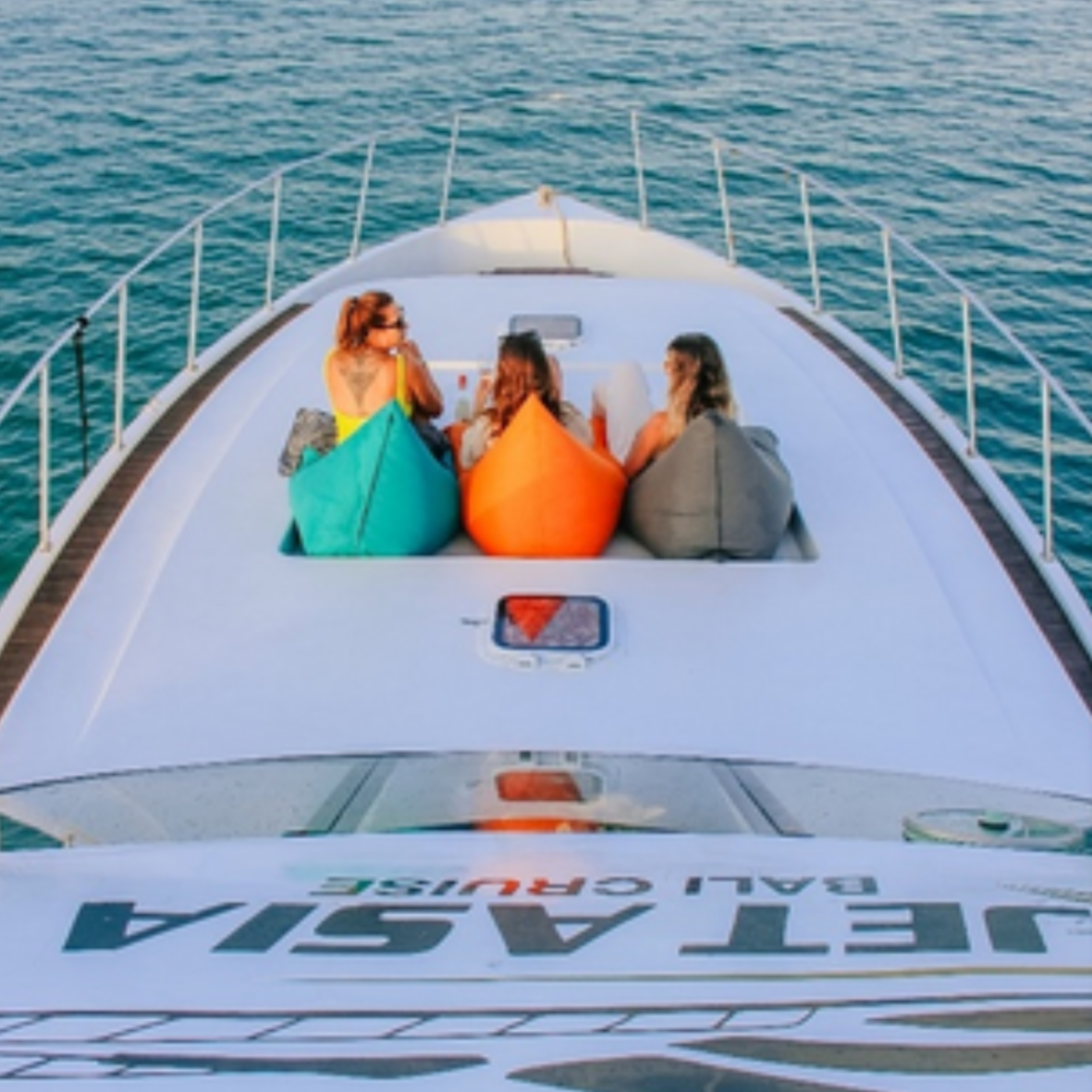 J2 YACHT - HALF DAY NUSA DUA AREA (30-35 PERSON)
